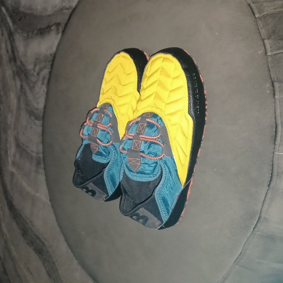 Men's Yellow and Blue  Moccsin Slippers Size 10 - Picture 3 of 8